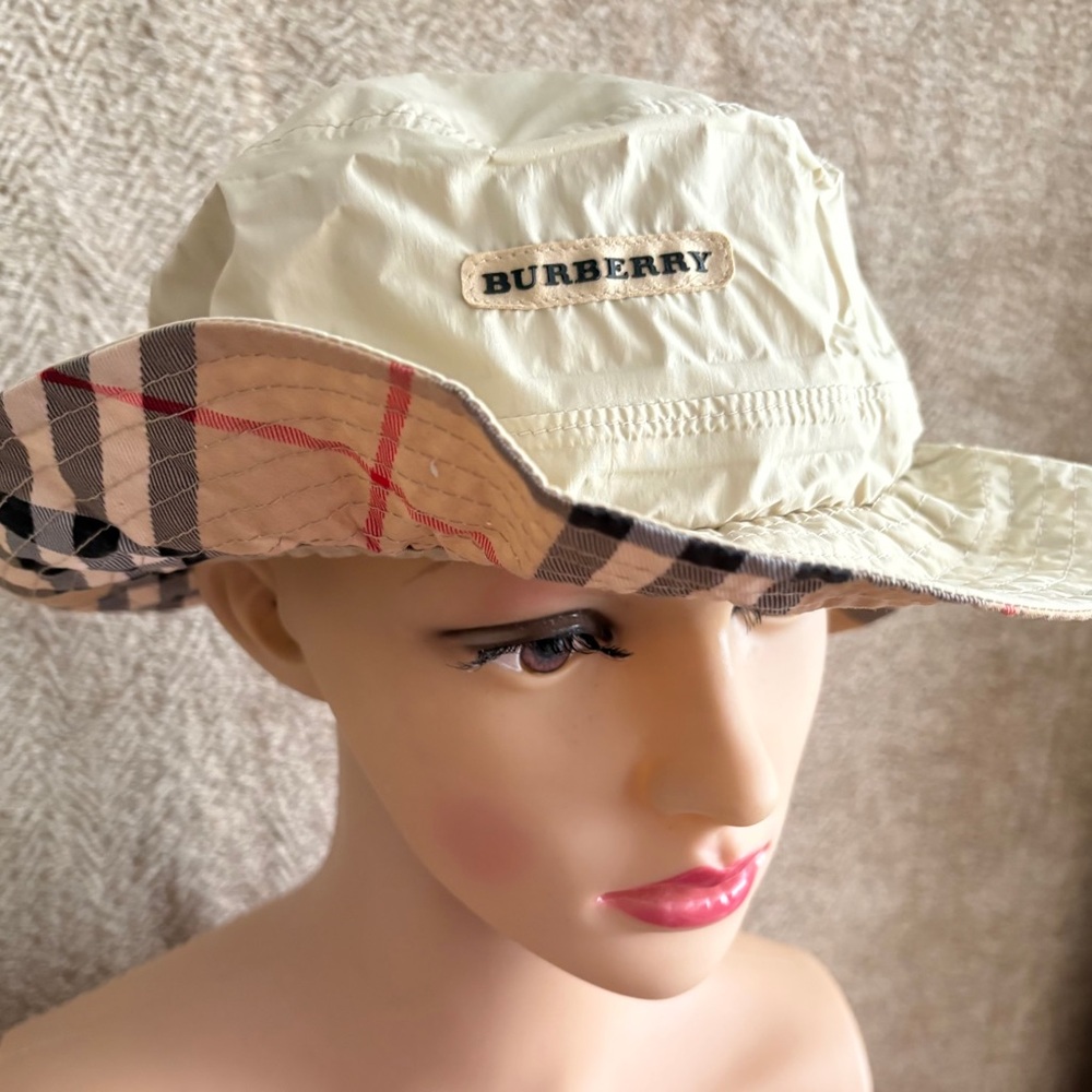 Burberry Nova Check waterproof Hat M/L New - Picture 13 of 15